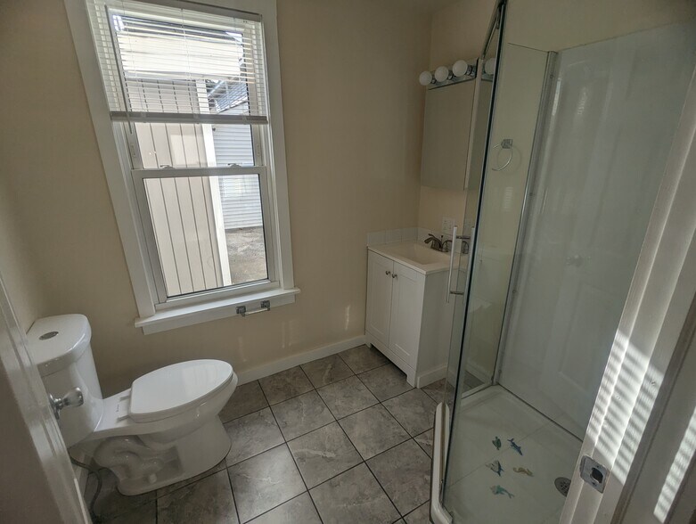 Building Photo - 315 Pleasant St