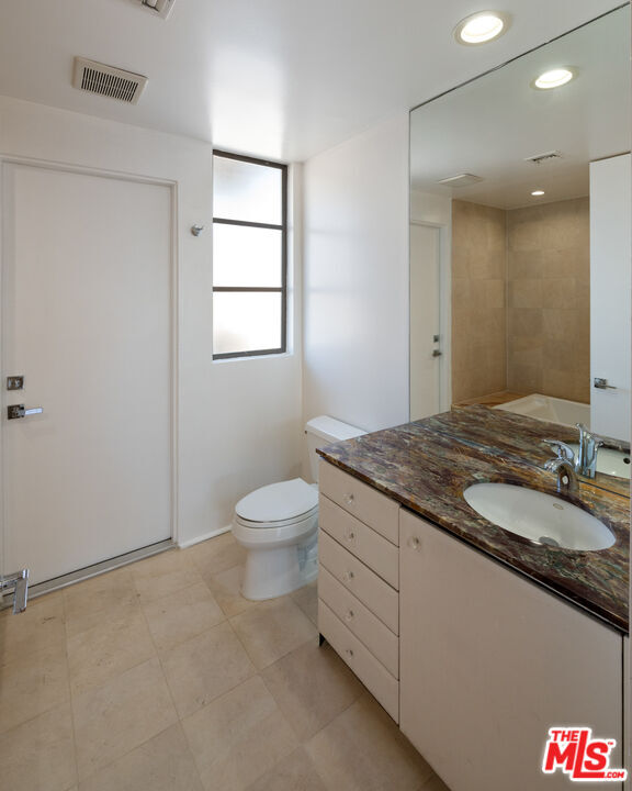 Building Photo - 143 Union Jack Mall