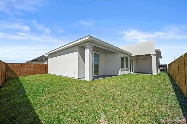 Building Photo - 31 E Conroe Rd