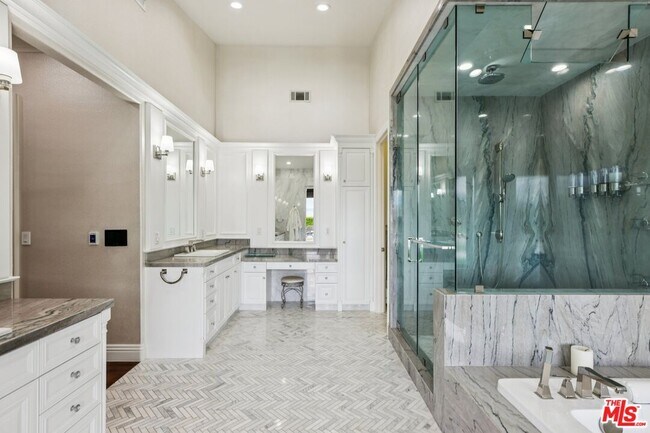 Building Photo - 27048 Triumph Ave