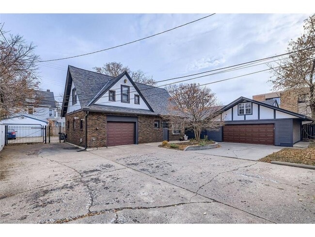 Building Photo - 2219 Pillsbury Ave