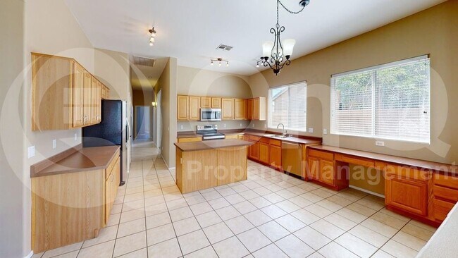 Building Photo - 770 W Cherrywood Dr