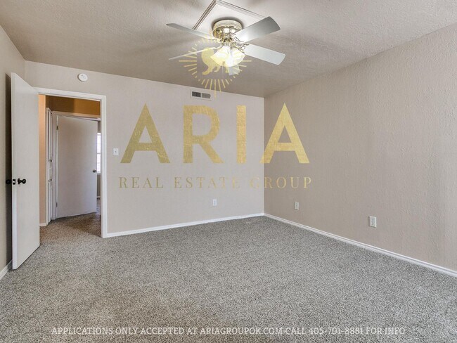 Building Photo - Spacious 2 Bed/1.5 Bath Townhouse in East ...