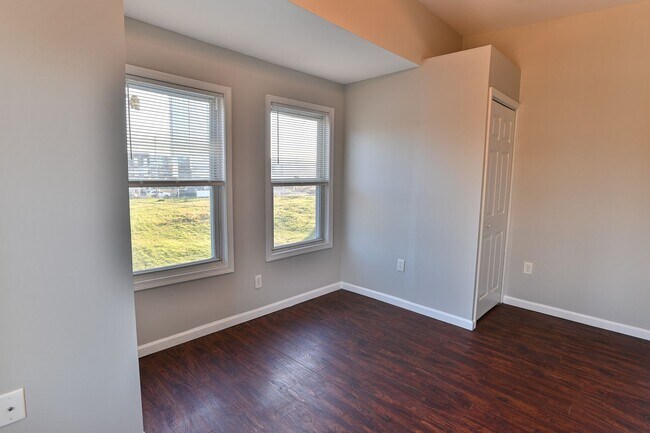 Building Photo - 1540 N 5th St