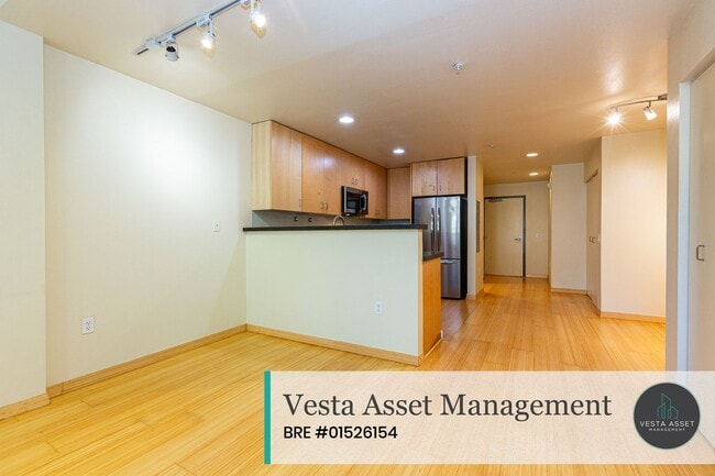 Building Photo - Lower Pacific Heights: Spacious 2-Level  L...