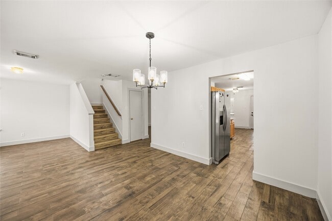 Building Photo - 422 Laurel Pine Dr