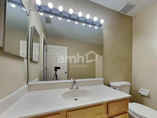 Building Photo - 2804 Spring Meadow Dr