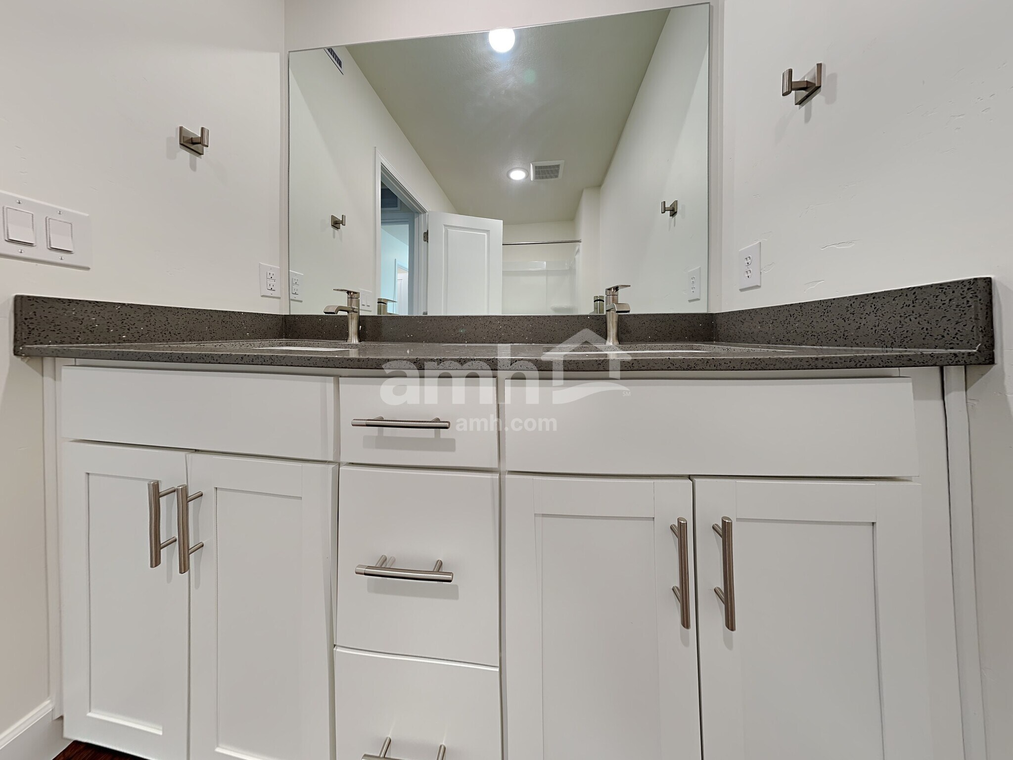 Building Photo - 11091 S Blue Bayou Dr