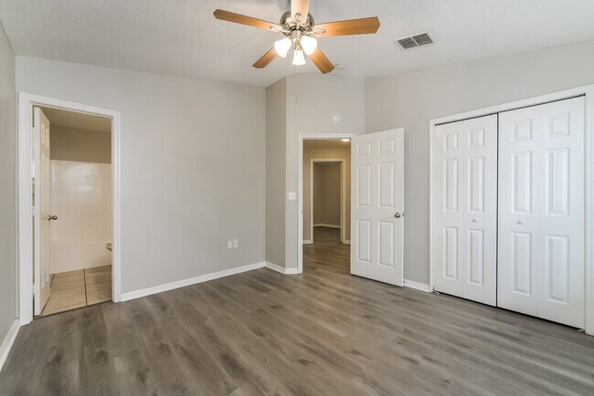 Building Photo - 1323 Dover Dr