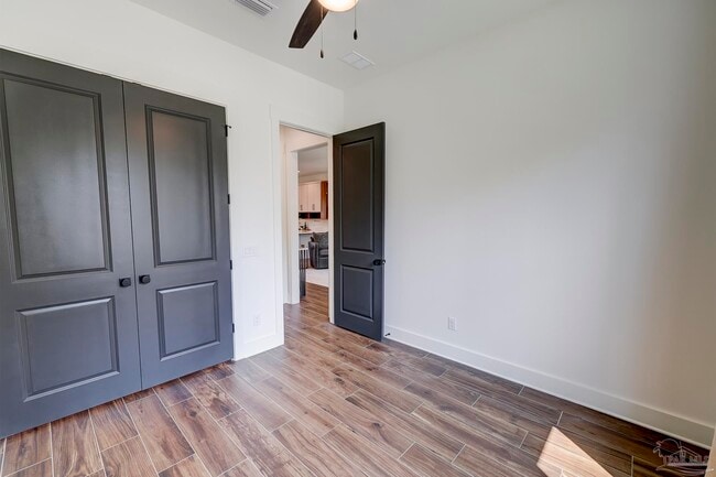 Building Photo - 524 W De Soto St