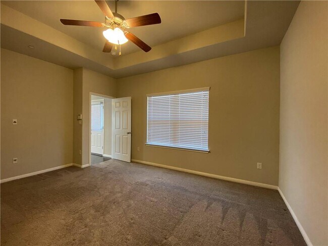 Building Photo - 2304 S Lakeline Blvd
