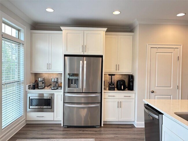 Building Photo - 7866 Laurel Crest Dr