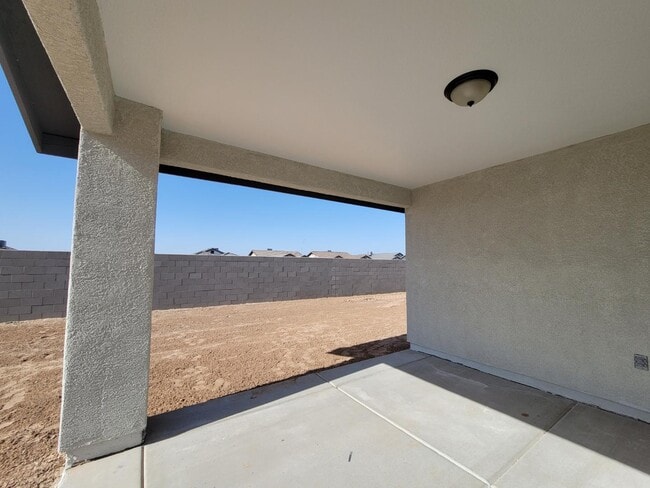 Building Photo - 8670 E 40th Ln