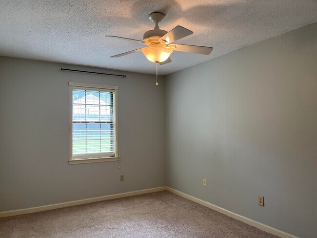 Building Photo - 1800 Allenby Rd