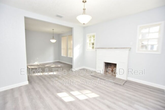 Building Photo - 1127 Oakhill St