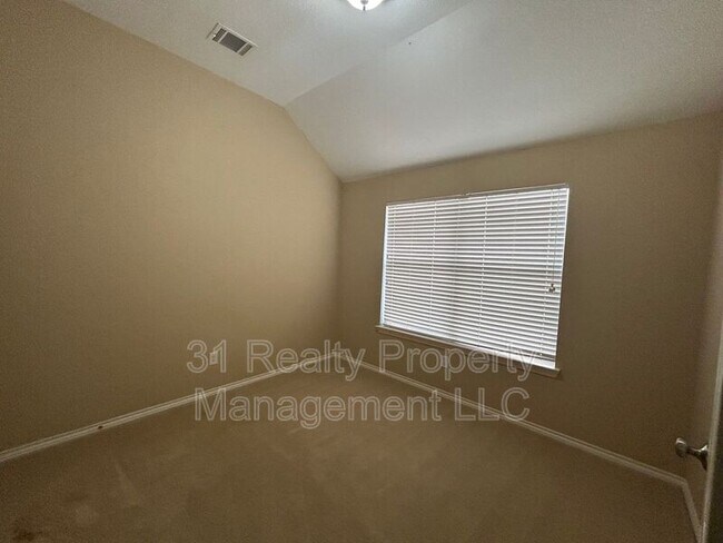 Building Photo - 4632 Aylesbury Ct