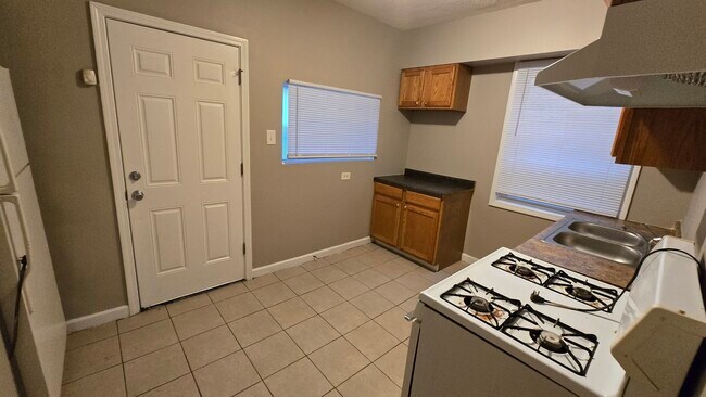 Building Photo - 6517 S Talman Ave