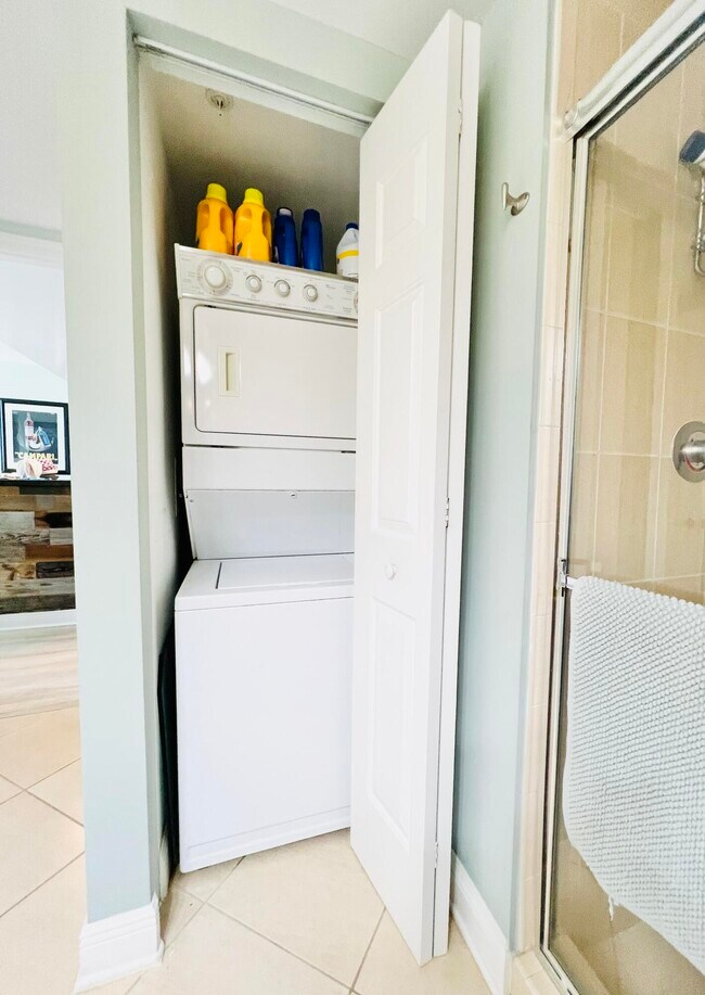 Building Photo - 610 Clematis St