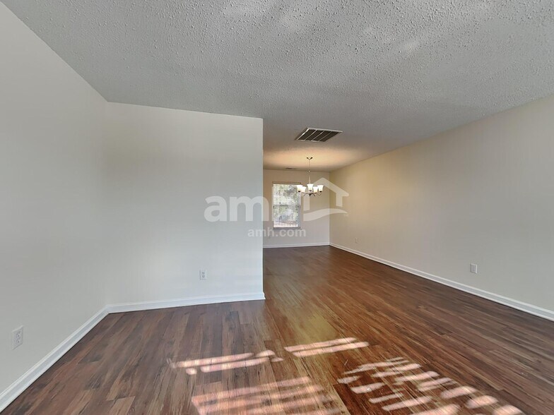 Building Photo - 139 Julian Pond Ln