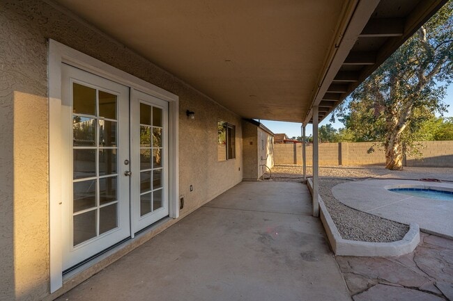 Building Photo - 3 bedroom Home with Pool and Spa