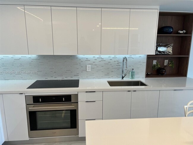 Building Photo - 100 Lincoln Rd