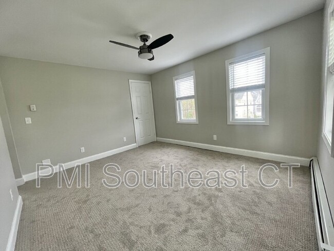 Building Photo - 253 Yantic St