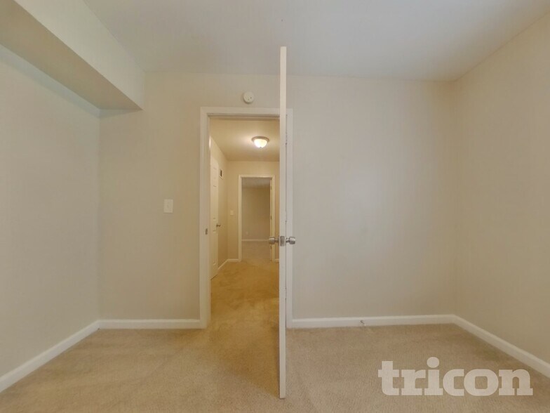 Building Photo - 1619 Spring Hill Ct