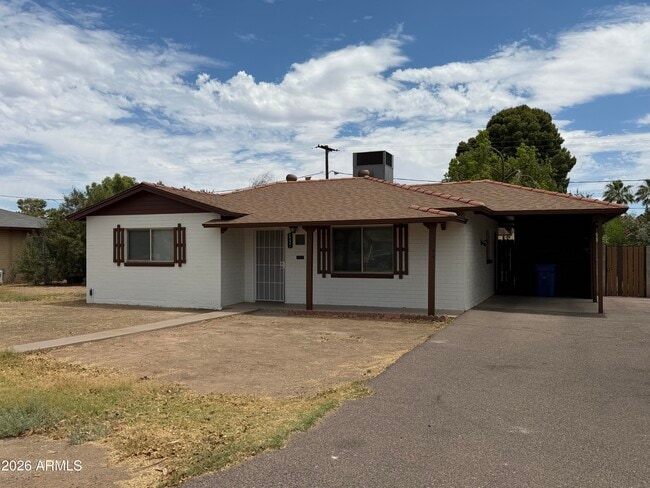 Building Photo - 2221 E Osborn Rd