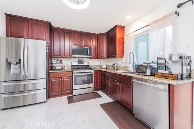 Building Photo - 7 Fairside