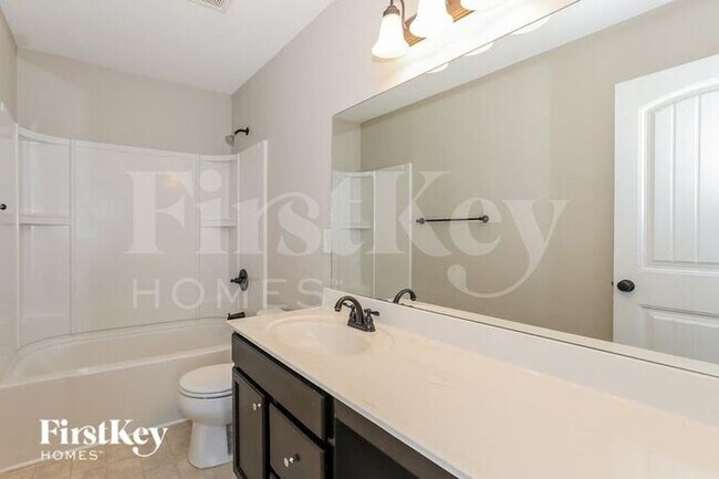 Building Photo - 1610 Shire Village Dr
