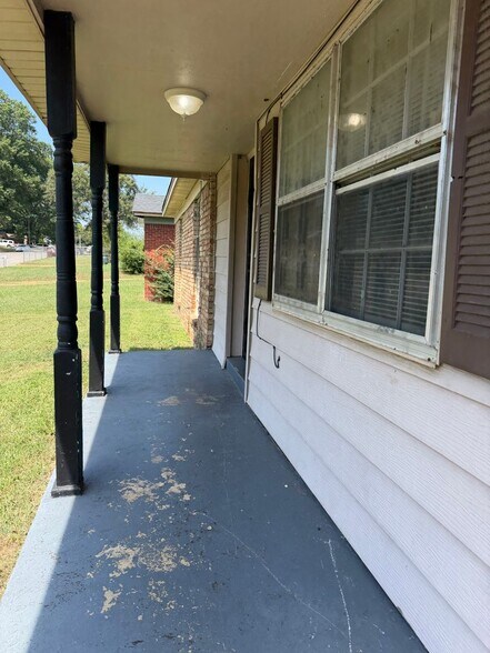 Building Photo - 4372 Deerland St