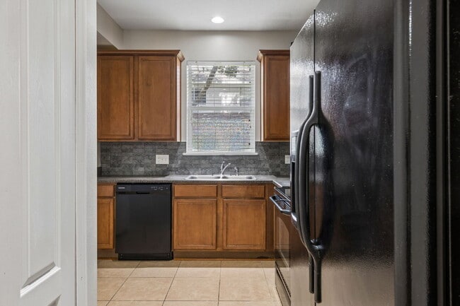 Building Photo - Spacious 3-Bedroom Townhome with Loft & Green-Space Views | Oviedo