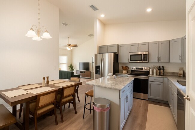 Building Photo - 340 NW 59th Ct