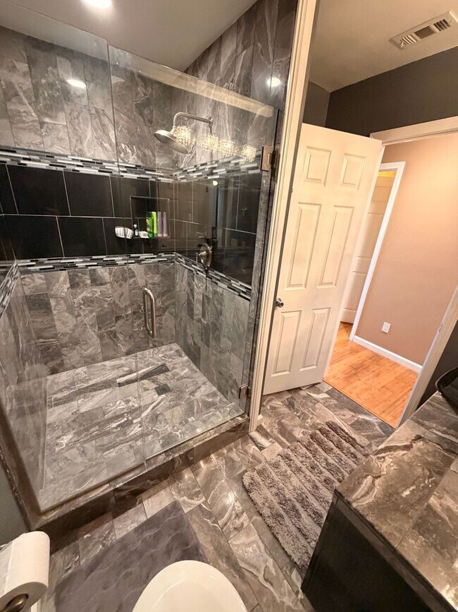 Building Photo - Unbelievable 4 Bed, 4 Bath House For Rent In Buena Park-Must See To Appreciate!