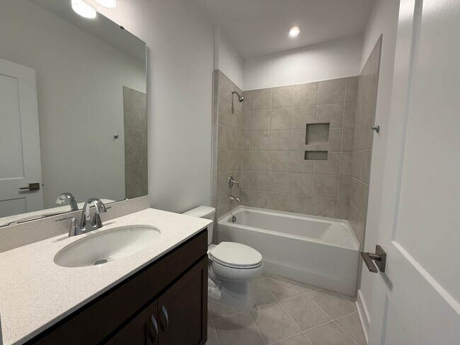 Building Photo - Beautiful 4 Bedroom Single Family Home