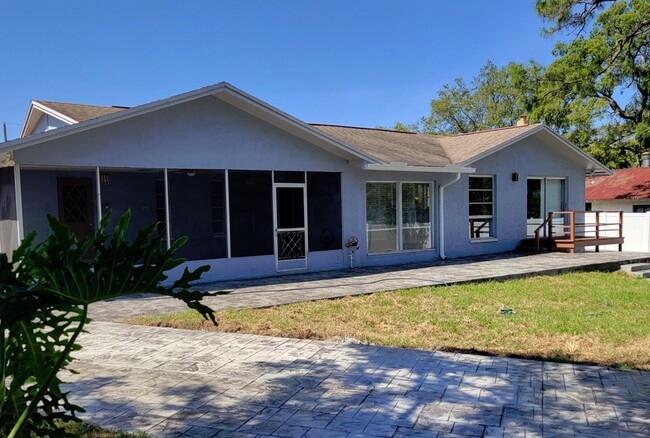 Building Photo - Coming Soon!!  Avaliable May 1, 2025 Spaci...