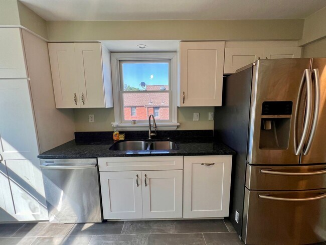 Building Photo - Pittsburgh - 2 Bedroom 1.5 Bathroom - Home...