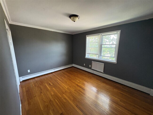 Building Photo - 120 Vredenburgh Ave