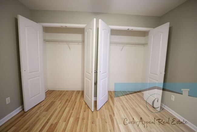Building Photo - Utilities included!! Internet included!! Spacious 2 bed /2 full bath apt - includes washer/dryer