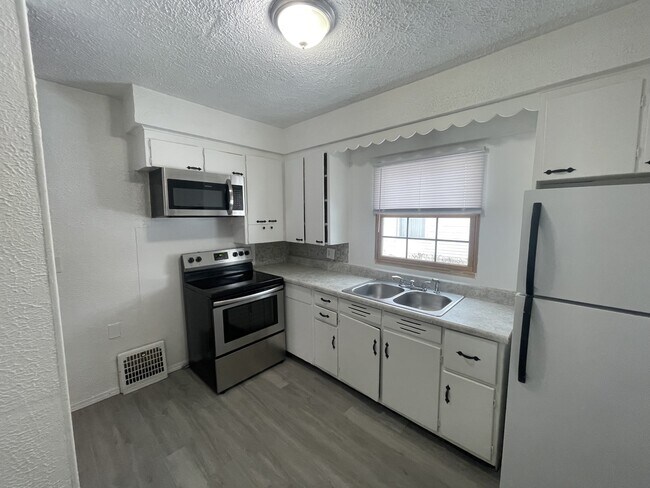 Building Photo - 944 Baughman St