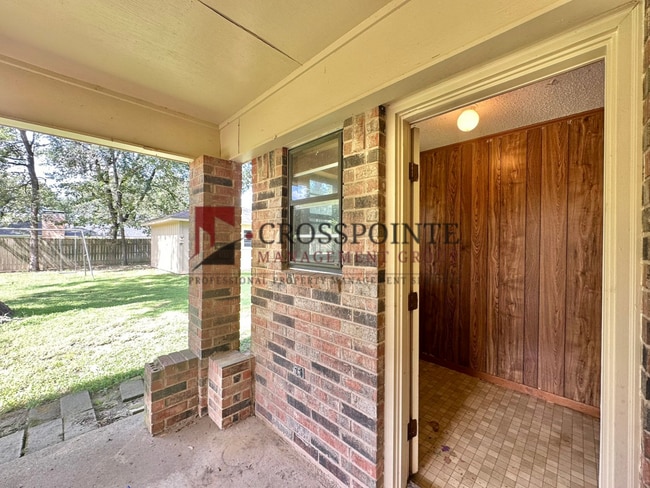 Building Photo - COMING SOON! 3 Bedroom 2 Bath in Flint!