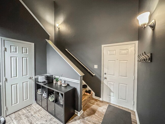 Building Photo - Stylish 3 Bed 3 Bath Condo With Large Balcony in Desired Riverbend at Cascades - Water Included