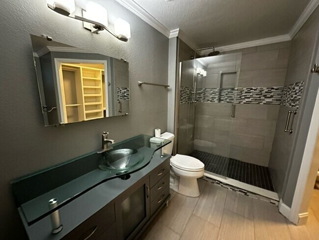 Building Photo - 2801 Chancellorsville Dr