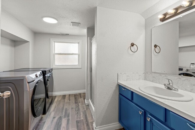 Building Photo - Well-Maintained Tacoma Brick home in Convenient Location