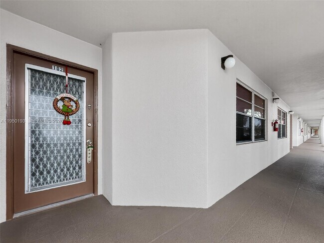 Building Photo - 1000 SW 125th Ave