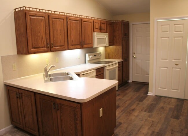 Building Photo - Available Now!- 2 Bedroom Condo In Davison