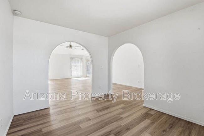 Primary Photo - 2325 W Stottler Dr