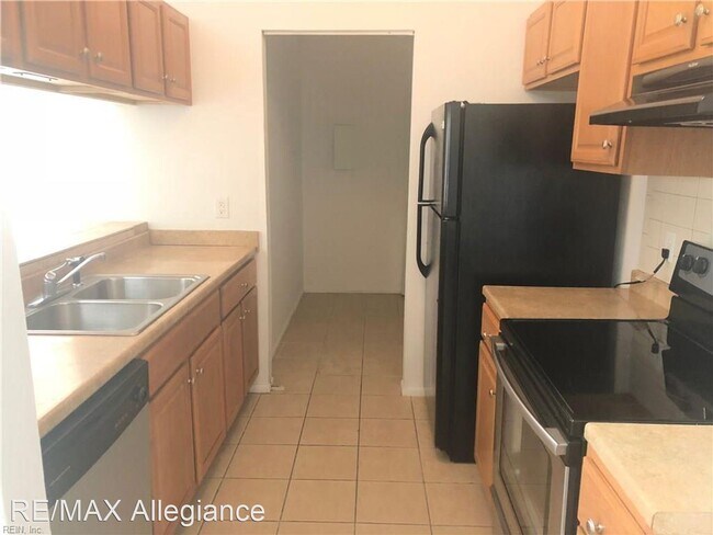 Building Photo - 2 br, 1 bath House - 610 CROWS NEST COURT