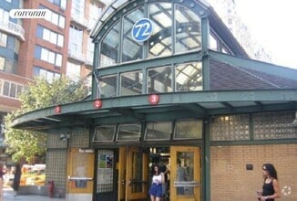 Building Photo - 250 W 72nd St