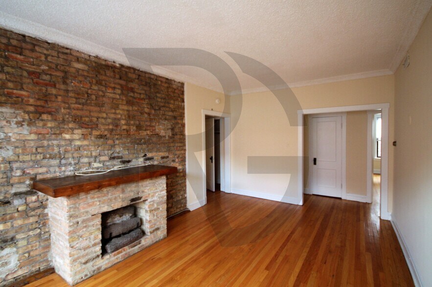Building Photo - 3523 N Racine Ave
